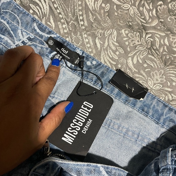 Misguided bandanna print Mom jeans - Picture 3 of 4